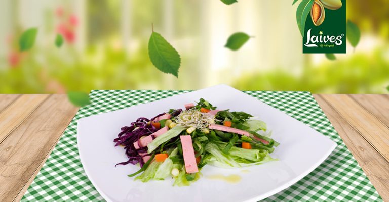 Ensalada multicolor con jamón de almendras